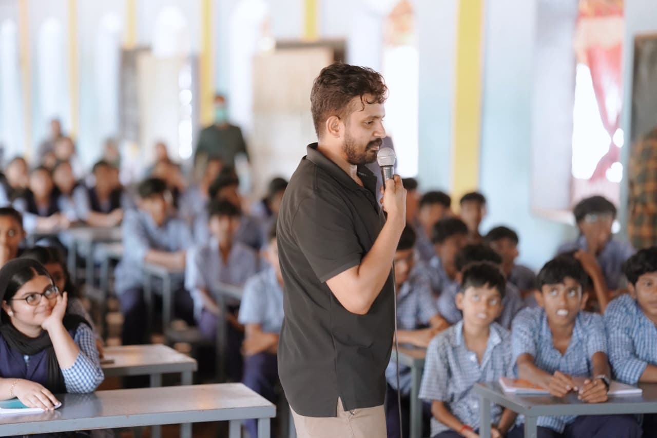Mentor Shakeel Ahammed speaking with students during an AI readiness session